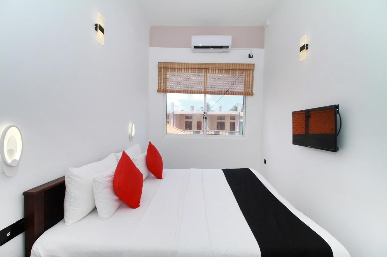Grace Beach Resort By Travel Corners Negombo Esterno foto