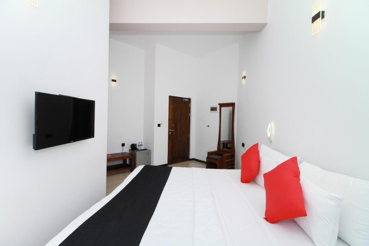 Grace Beach Resort By Travel Corners Negombo Esterno foto