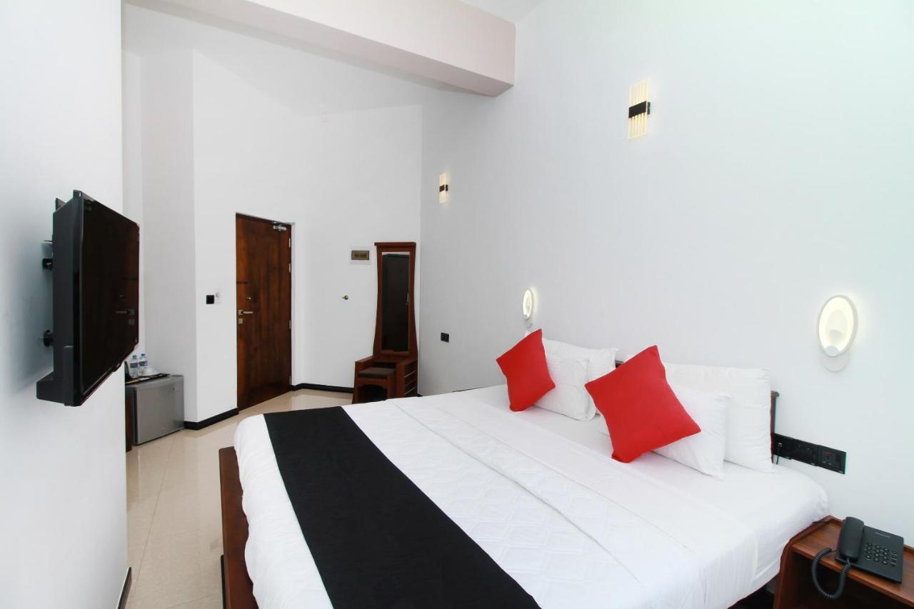 Grace Beach Resort By Travel Corners Negombo Esterno foto
