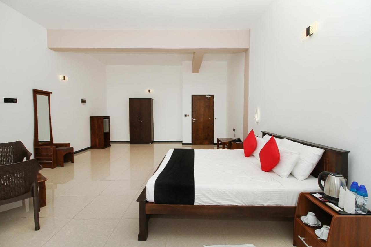 Grace Beach Resort By Travel Corners Negombo Esterno foto