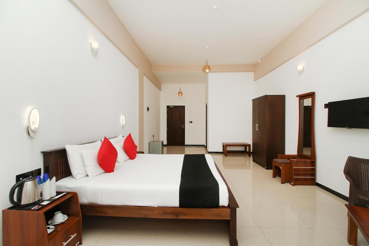 Grace Beach Resort By Travel Corners Negombo Esterno foto
